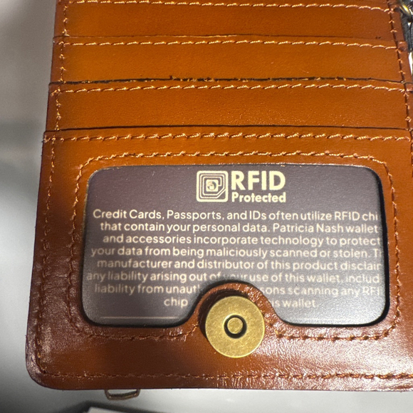 Patricia Nash Heritage Farleigh Brown Leather Phone Case Wallet Crossbody Tan - Picture 8 of 8